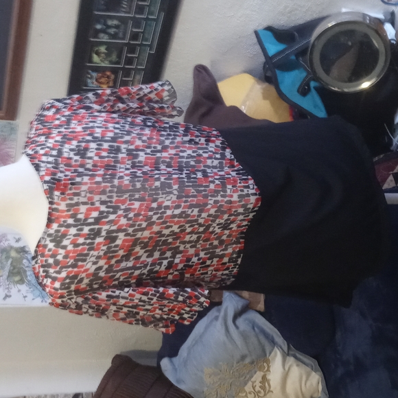 SOLD-Studio 1940 Red and black top size 16 - Picture 4 of 5